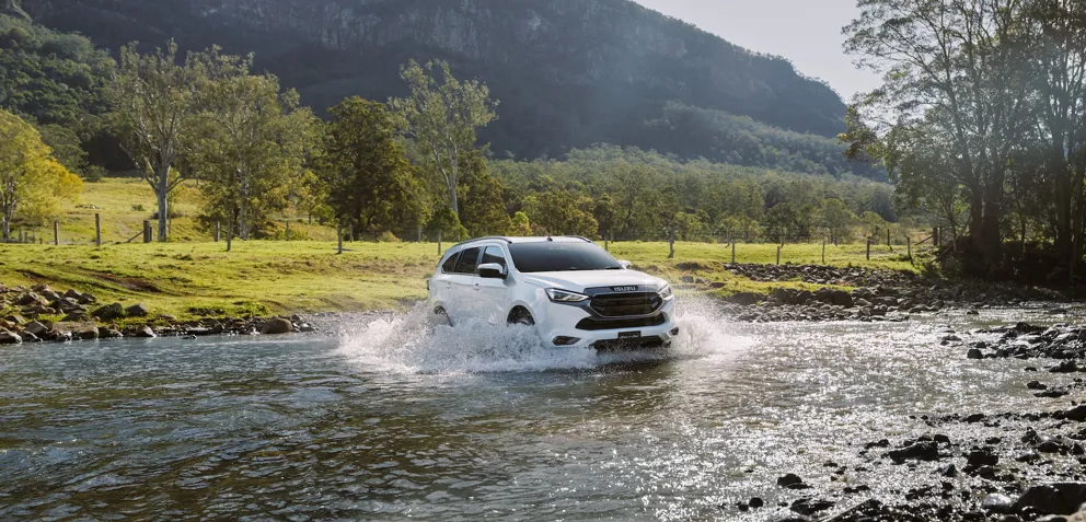 23My Isuzu Mu X Ex 17 Rhd Center Antenna Camera